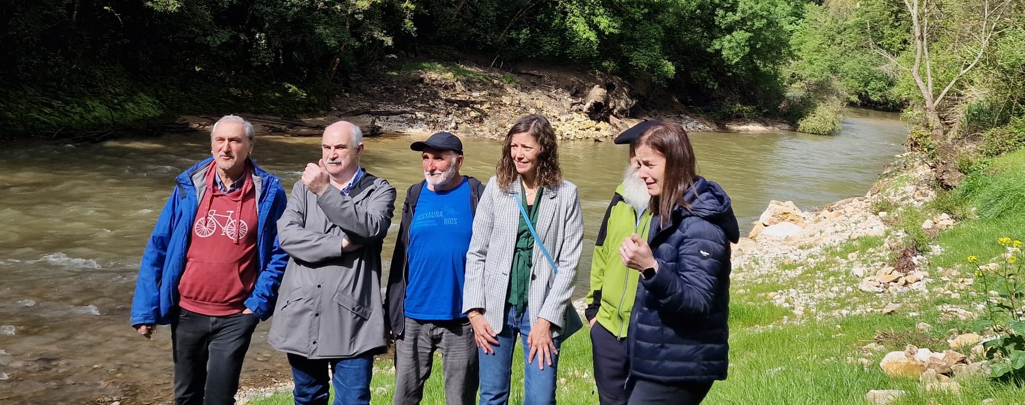 La comisaria de Aguas, Miriam Pardos, acompaña al consejero de Desarrollo Rural de Navarra, José Mª Aierdi, en su visita a la intervención realizada en el río Ega, a la altura del Molino de Arkixa La comisaria de Aguas, Miriam Pardos, acompaña al consejero de Desarrollo Rural de Navarra, José Mª Aierdi, en su visita a la intervención realizada en el río Ega, a la altura del Molino de Arkixa